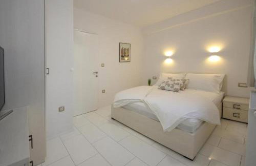 Villa Gabriel - Three Bedroom Villa with Outdoor Pool - Foto 10