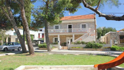 Apartments by the sea Sutomiscica, Ugljan - 8474 - Foto 2