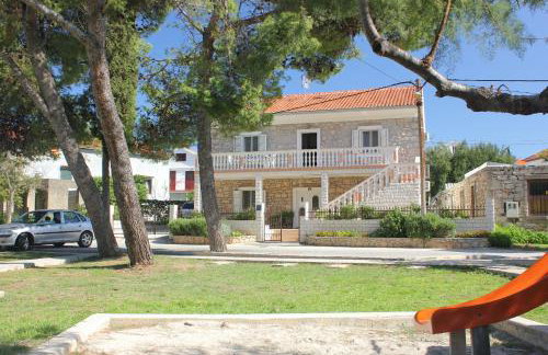 Apartments by the sea Sutomiscica, Ugljan - 8474 - Photo 2