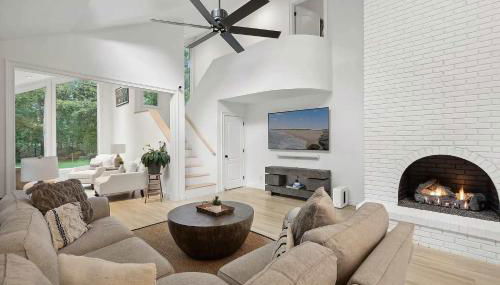 Wainscott Woods by Rove Travel - Luxe Estate with Pool - Foto 2