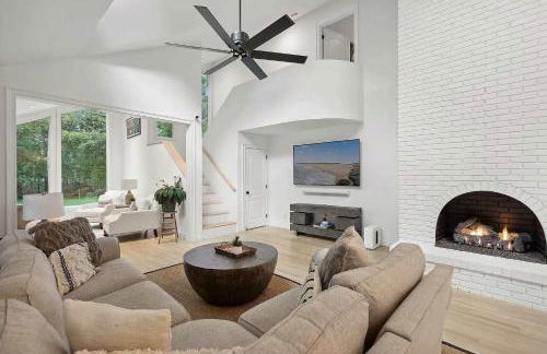 Wainscott Woods by Rove Travel - Luxe Estate with Pool - Foto 2