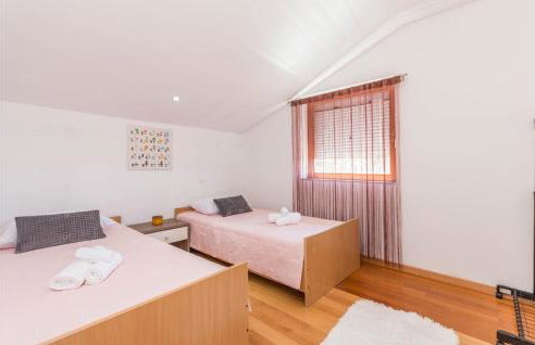 6 Bedroom Lovely Home In Ceranje Gornje - Foto 27