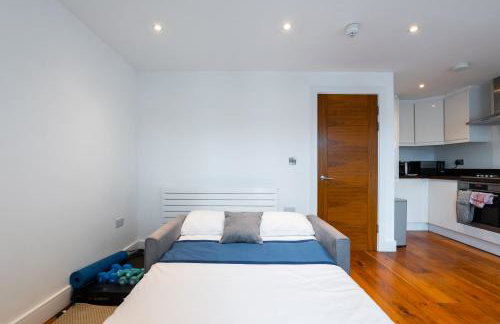 1BR Flat, Sleeps 4, Opposite Gunnersbury Station - Foto 19