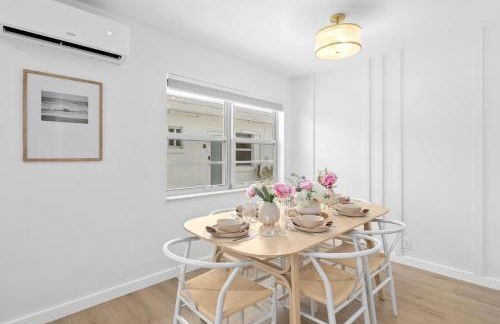 M Lake Worth Beach - Modern Villas Near West Palm Beach, Chic Retro Vibes, King Bed, Cozy Backyard, BBQ, Workspace, High-Speed Internet, Free Parking, 5 Minutes to Downtown & Beach - Foto 38