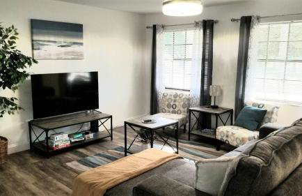 Whole House+Renovated+Pool+Lanai+BBQ+Close to All - Foto 25