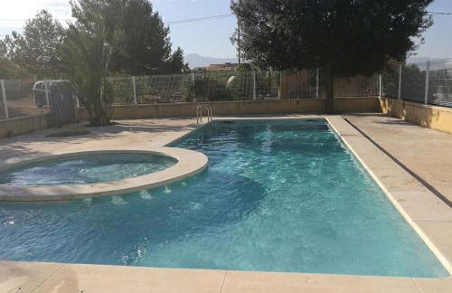 Casa de campo muy grande, con piscina y pistas - Foto 1