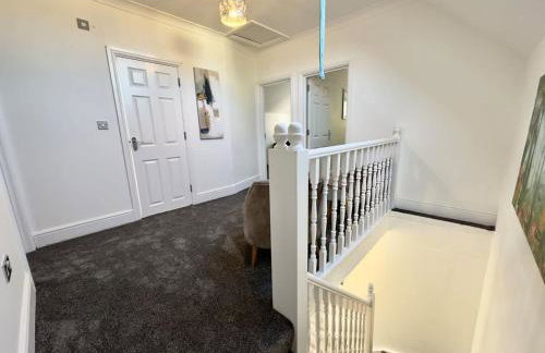 Spacious 3-Bed Home with Garden, Private Parking, Smart Tv's, Fast Wi-Fi - Foto 32