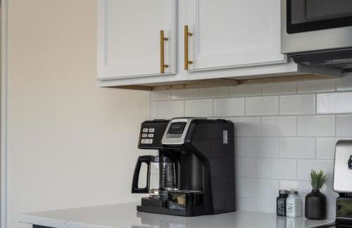 NEW Dragster Dream House - Game Room - Walk to the Speedway - Foto 9