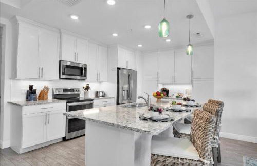 Latitude Adjustment Penthouse by Coastal Chic - Foto 8