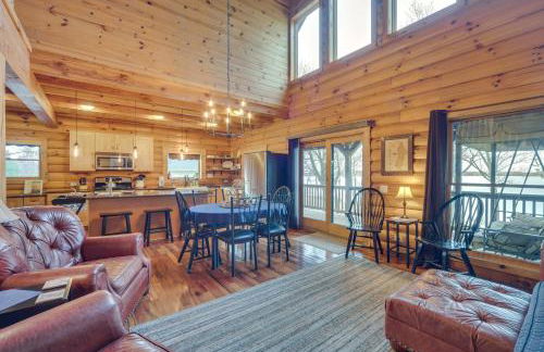 Modern Log Cabin with Rec Room, Steps to Lake! - Foto 11