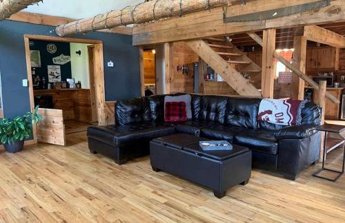 Cozy Cabin near Lake Ontario Ideal for a Family Retreat - Photo 24