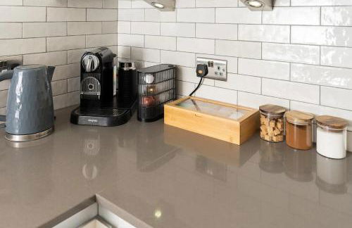 Pass the Keys Stylish Central St Albans Flat with Free Parking - Photo 16