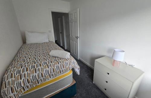 New 4bedroom house near Manchester Airport - Photo 20