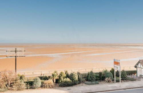 Sunny Seaside Paradise - Sleeps 5 - Photo 25