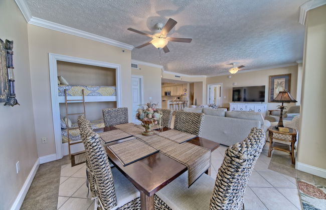 Beautiful Beachfront Condo with Pool View - Unit 0203 by RedAwning - Foto 32