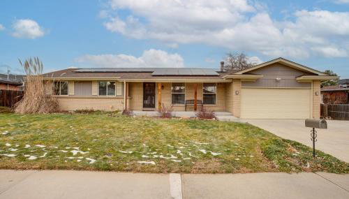Gather Family! Home with Fenced Yard in Wheat Ridge - Foto 4