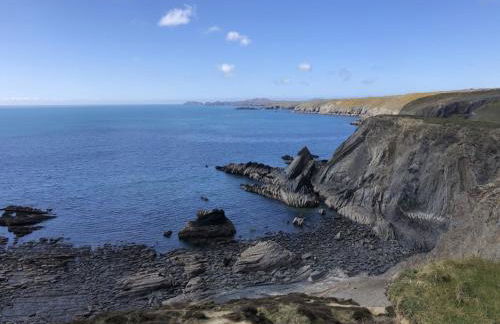 Tremanhire Cottage - Photo 12