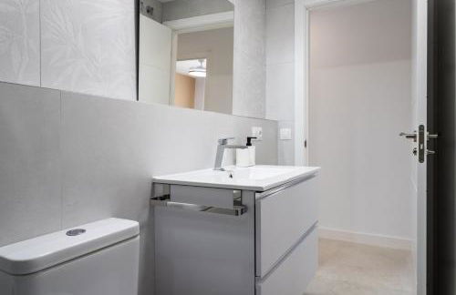 Sur Suites del Sol Apartamento 3 hab y 2 wc con gran terraza y piscina a pasos de la playa - Photo 15