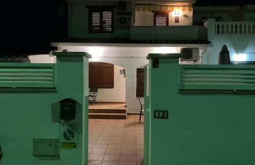 Costa Dorada Beach Villa with Shared Pool and Terrace - Foto 10