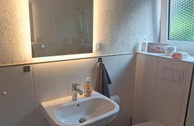 FeWo Deisterferien, 5 Minuten zur Landesgartenschau, Hunde kosten extra,Terrasse, Netflix, Wlan, A2, B65, bis 8 Personen - Foto 14