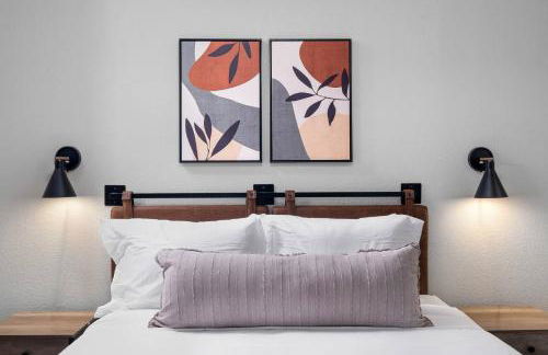 Lux Modern Pet Friendly | Pool | Hot Tub | Tennis - Photo 28