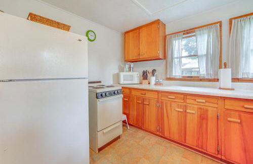 Steps to Lake and Public Boat Ramp Edinboro Cottage - Foto 3