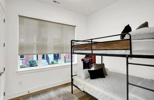 Luxury Townhouse with Fireplace Rooftop Deck Close to Downtown-Family Friendly - Foto 46