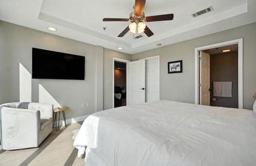 New 2 Bed 2 Bath Condo with Pool at BMS - Foto 16