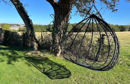 Little Woodlands Chalet with Private Garden & Hot Tub - Foto 55