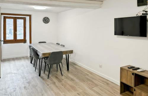 Gîte Rénové - Vue Imprenable Montagne - 2 Chambres - Photo 14