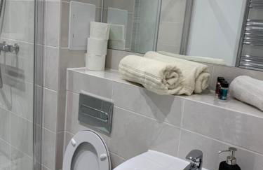 Lakeside 2 BED LUXURY APARTMENT No PARTIES No EVENTS Early Check-in Late Check- Out Allowed - Foto 60