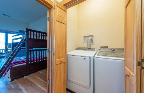 Wolf's Den~Views~Hot Tub~Home Theater~Hatley Ski! - Foto 46