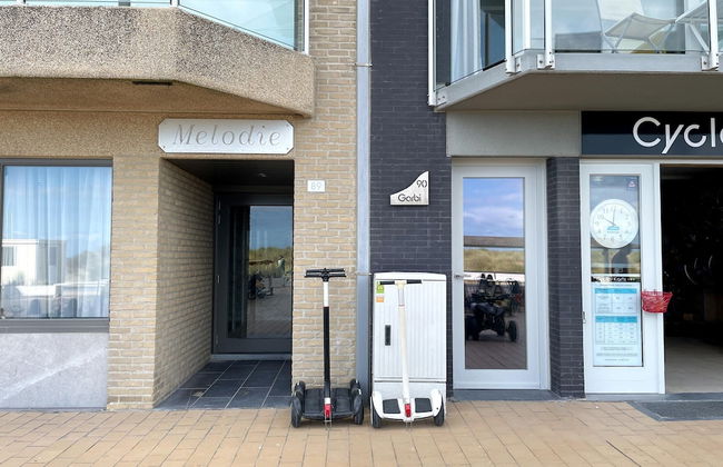 Couple Stay Near Beaches - Photo 2