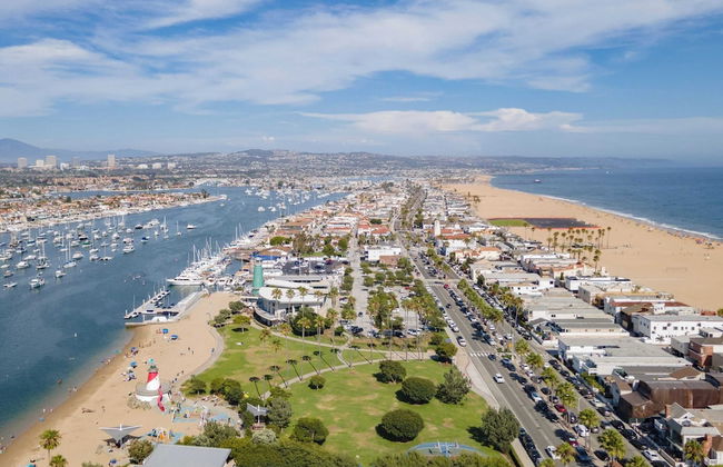 Shoreline Villa by Avantstay Steps to the Beach, Bay, & Pier! - Photo 49