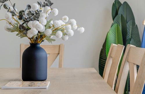 Luxe by Jenn - 3BR Retreat with Heated Pool - Photo 24