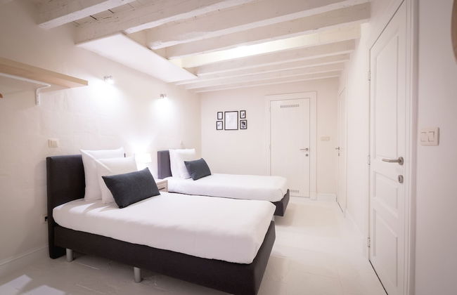 Saint Pauls Suite 1 - Photo 5