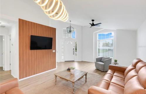 Disney-Close Lakefront Renovated 4BR Pool - Foto 36