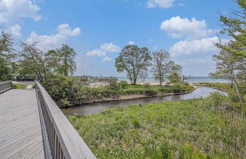 Gorgeous Grand Traverse Bay Beach Front Condo - Photo 3