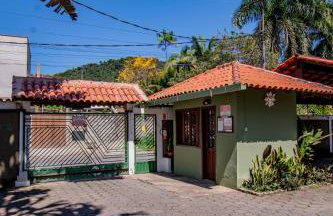 Casa em condomínio com piscina - Foto 6