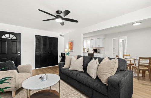 Bright & Spacious Flat Near the Heart of Royal Oak - Photo 13