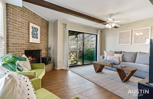 Walk to Zilker Patio w a View Elevated Balcony - Photo 12