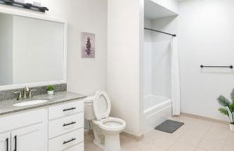 Across from UAB Spacious 2BR Retreat 3a - Foto 20