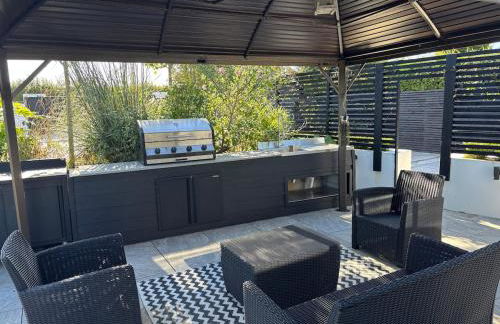 Little Woodlands Chalet with Private Garden & Hot Tub - Foto 48