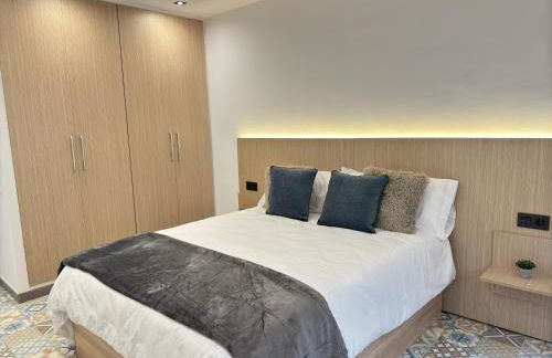 Céntrico, reformado, frente a playa de Alicante y piscina - Photo 15