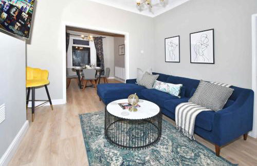 Elm House by YourStays - Lovely home in Cheshire, quiet residential street - Photo 4