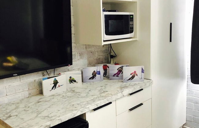 Perfect Located Apartment in the Heart of Hotham - Photo 17