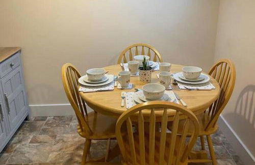 Cottage - Sleeps 4 - Pets Ok - Parking - Garden - Photo 3