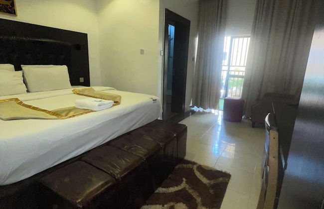 Aaron's Place Luxury Apartments & Rooms - Photo 23