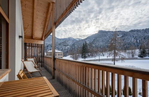 GreenWood Chalet - Spacious Alpine Retreat with Mountain Views - Photo 8
