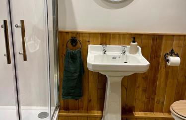 The Old Smithy, beautifully restored cottage in Carreghofa, near Llanymynech - Photo 12